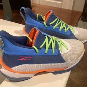 Steph Curry 7’s. Men’s size 11. Rarely worn . Great condition